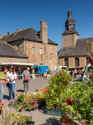 Monday market in Chatelaudren